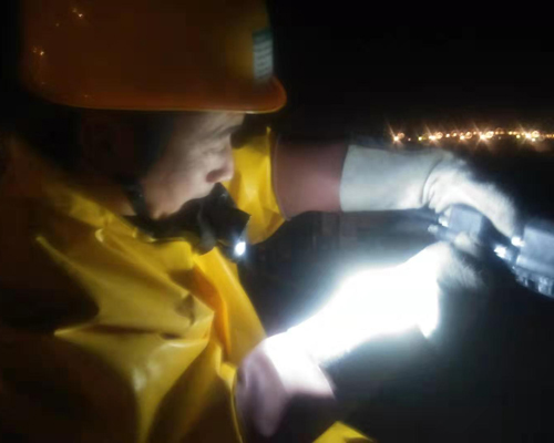 11.14晚20：45,東園甲線孫路樓區(qū)8號桿帶電打火。