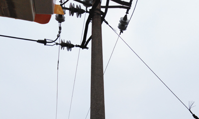 10千伏東園線皂戶支線祥峰分支線8號桿帶電拆火打火