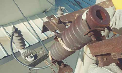 西范線西水東送支線水庫分支線20桿帶電更換3支零克