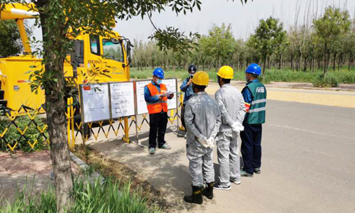 10KV社區(qū)線河135-9＃支線19號桿帶電作業(yè)