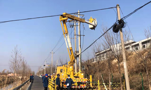 10KV辛南1線帶電加裝驅(qū)鳥(niǎo)器、占位器