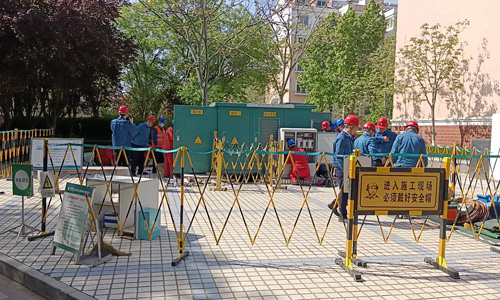 2023年4月26日，東營區(qū)新區(qū)竹香園更換箱式變電站現(xiàn)場