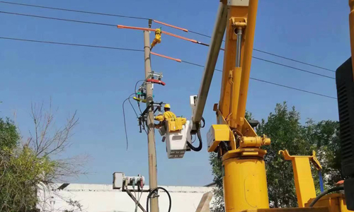 10kV光伏Ⅱ線工業(yè)園乙支線帶電作業(yè)操作現(xiàn)場(chǎng)