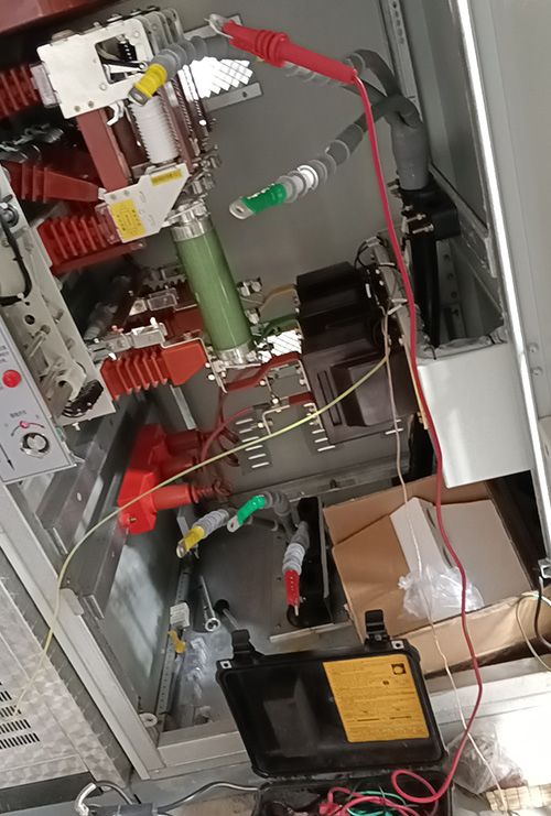 2023年10月25日，青島新源公司中金嶺南銅業(yè)余熱發(fā)電項目配電工程交接試驗現(xiàn)場