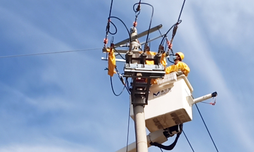 鐵路線油井支線帶電作業(yè)