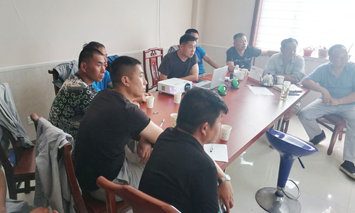 8月1日，東營華昌電力工程有限公司利用休息時間邀請供電公司專家對公司技術(shù)骨干進行電纜專項培訓(xùn)現(xiàn)場