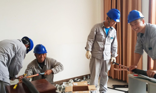 東營華昌電力工程有限公司技術(shù)骨干電纜頭制作培訓(xùn)現(xiàn)場