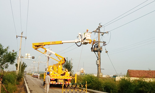 立業(yè)不易，只爭朝夕。華昌公司10kV方家線絕緣化改造工程施工現場。