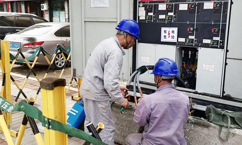 10kV青勝南線H1環(huán)網(wǎng)柜電纜頭制作現(xiàn)場(chǎng)