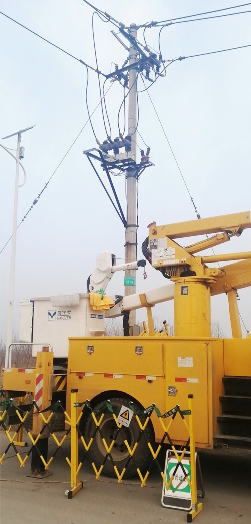 2020年12月23日，10kV東營(yíng)線裕華支線1#桿帶電加裝計(jì)量