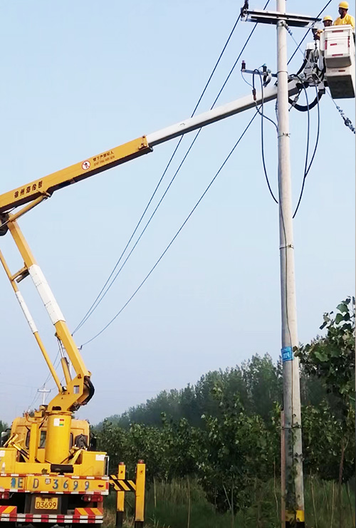 2022年6月30日，王崗線武王支線帶電開(kāi)斷作業(yè)現(xiàn)場(chǎng)